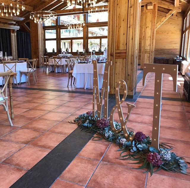 Letras blancas y de madera iluminadas de 1m/100 cms para bodas