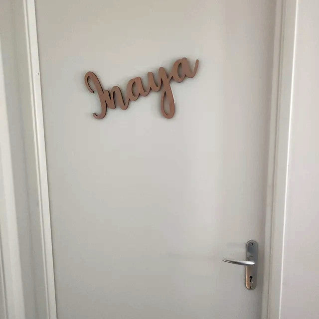 Noms personalitzats de fusta per a paret o porta