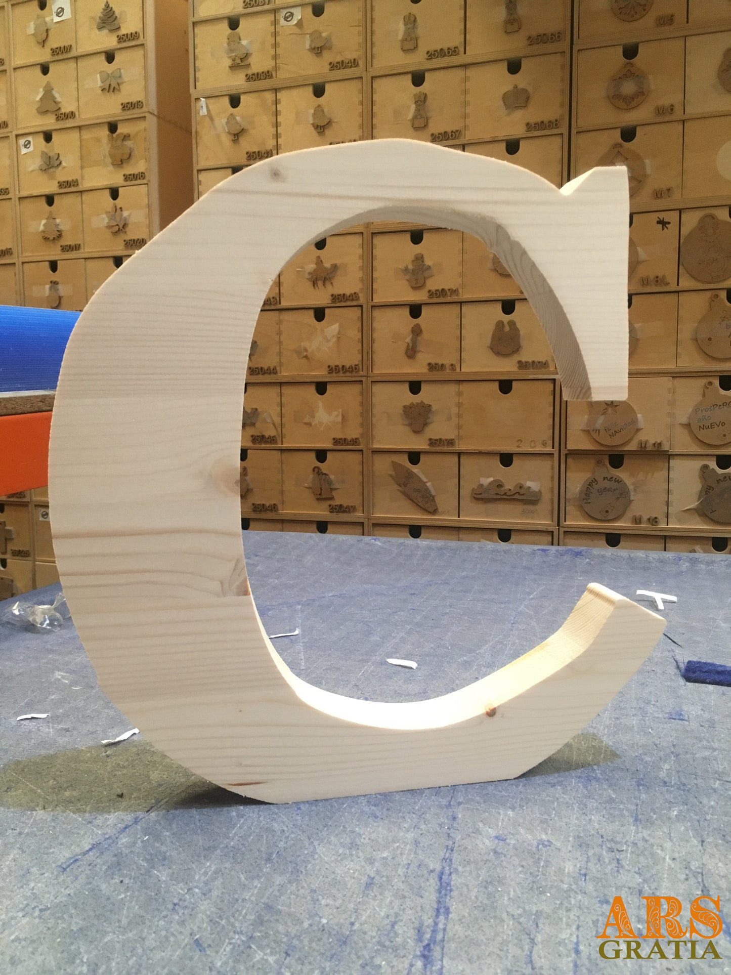 Letras grandes de madera natural