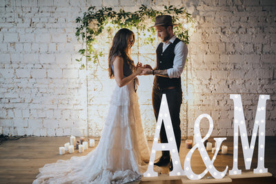 Letras blancas y de madera iluminadas de 1m/100 cms para bodas