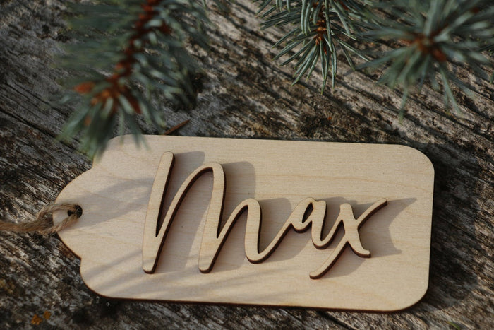 Etiquettes cadeaux de Noël personnalisées en bois